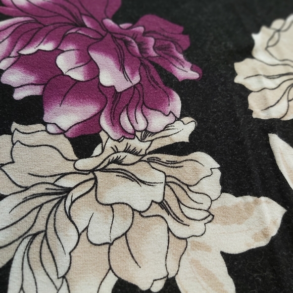 2/$20 WHBM Floral T-shirt - Picture 2 of 5